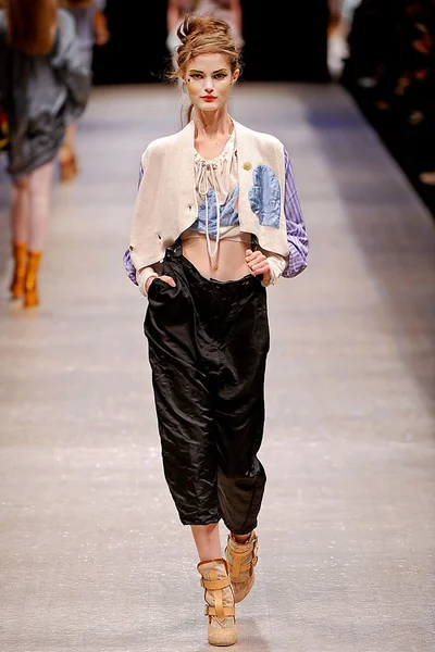 Look 28